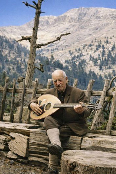 Christos Kakalos plays the lute